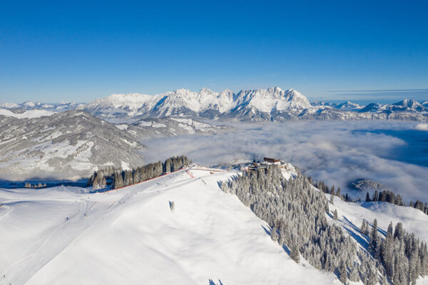 Hahnenkamm im Nebel mit Wilder Kaiser